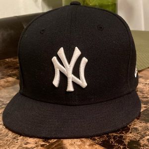 Blue Yankee fitted baseball cap  (7 3/8)